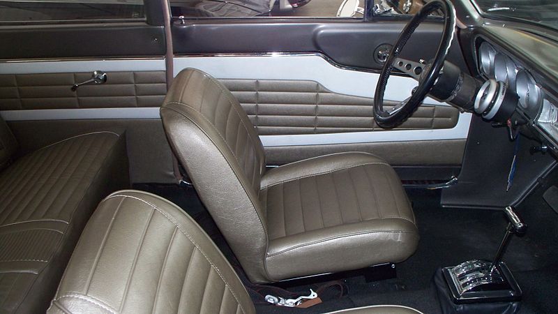 800px-1964_thunderbolt_interior_zpse5e14