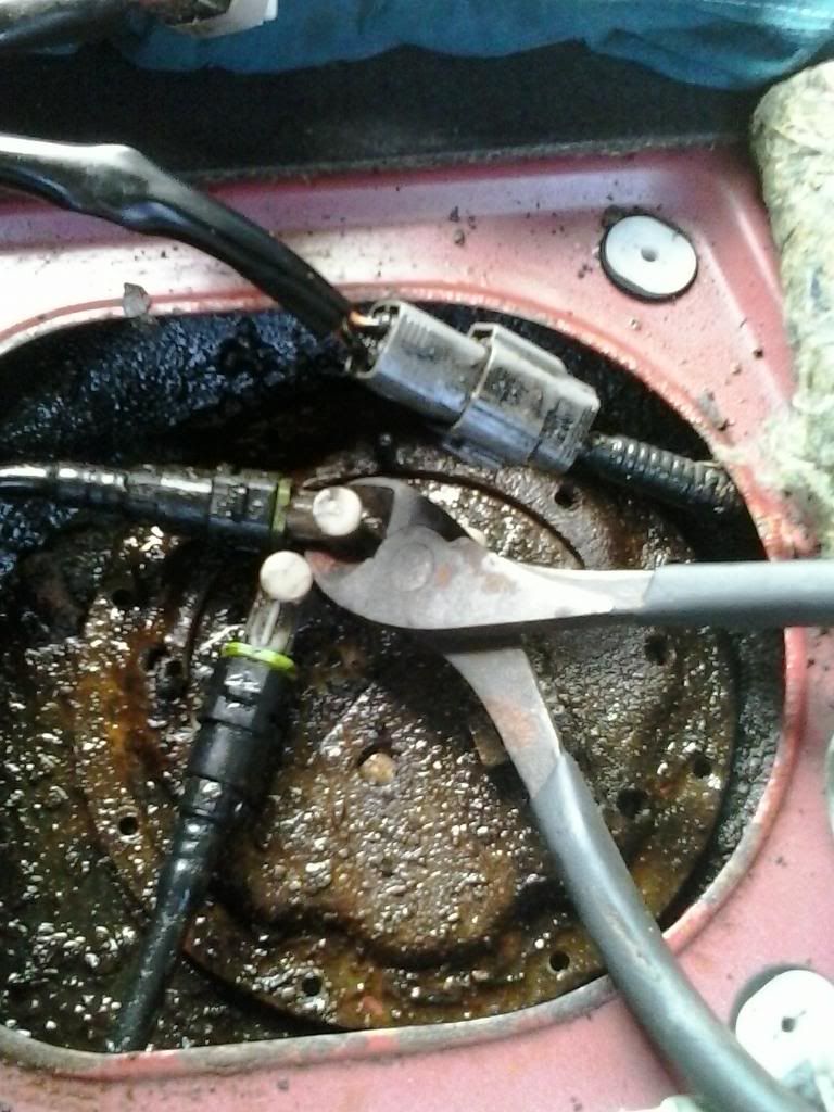 How To Change Your Fuel Filter (lots of pics) Mazdas247